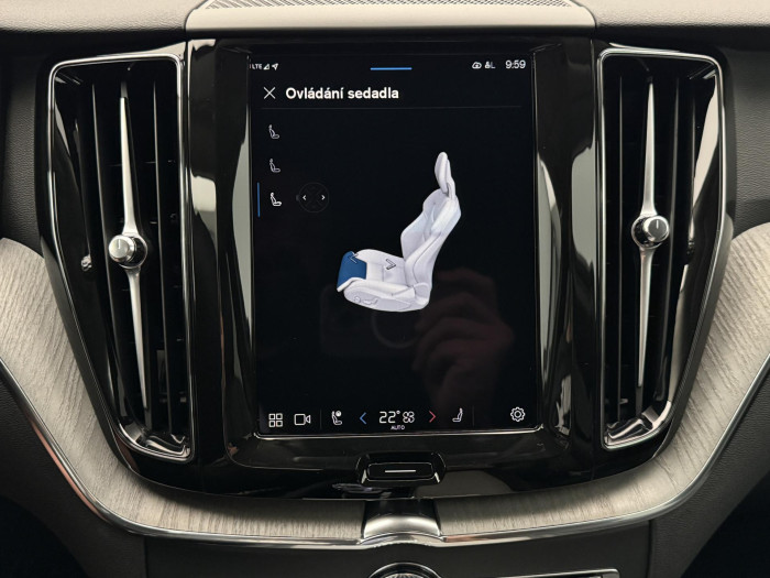 Volvo XC60 B5 AWD PLUS DARK AUT REZERVACE