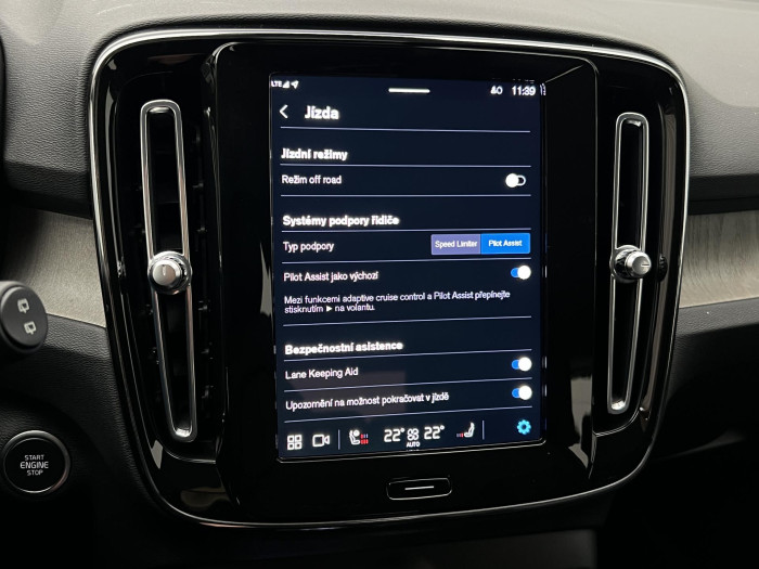 Volvo XC40 B4 PLUS BRIGHT AUT CZ