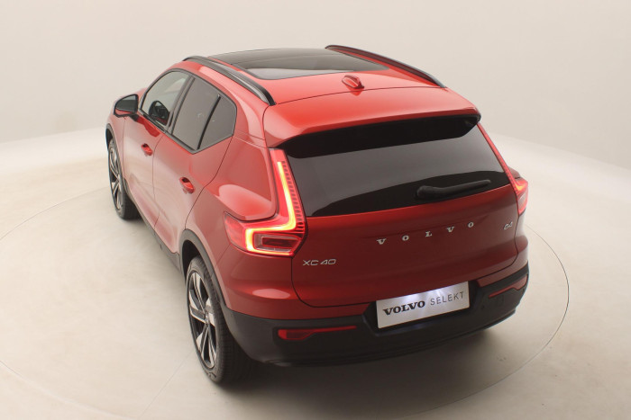 Volvo XC40 B4 DARK ULTRA AUT CZ 1.maj