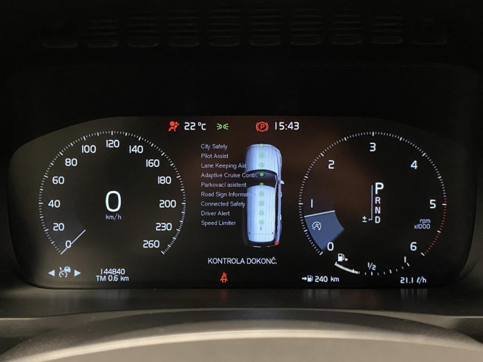 Volvo XC90 D5 AWD MOMENTUM AUT REZERVACE 2.0 d Momentum