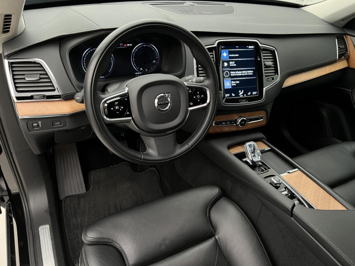 Volvo XC90 B5 AWD INSCRIPTION 7MÍSTNÁ AUT