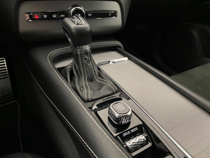 Volvo XC90 D5 AWD R-DESIGN AUT REZERVACE 2.0 d