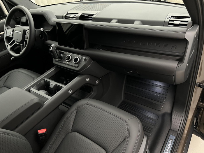 Land Rover Defender 110 D250 X-DYNAMIC SE AWD Aut 3.0 d Dynamic SE