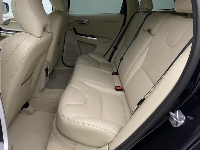 Volvo XC60 D4 AWD DYNAMIC REZERVACE 2.4 d Dynamic