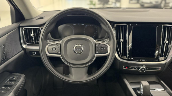 Volvo V60 B4 MOMENTUM AUT REZERVACE 2.0 Momentum