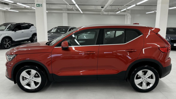 Volvo XC40 B4 AWD PLUS BRIGHT REZERVACE