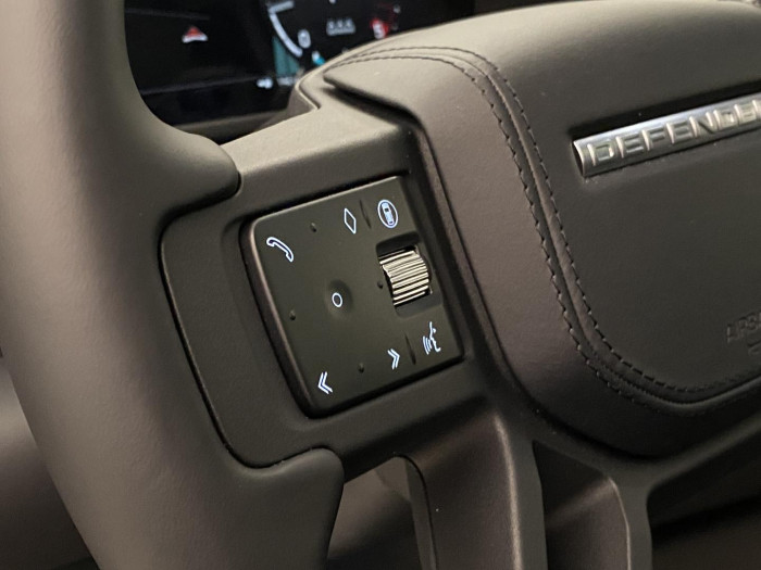 Land Rover Defender 110 D300 SEDONA REZERVACE 3.0 d