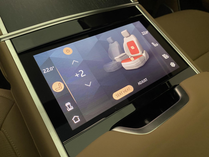 Land Rover Range Rover P550e AUTOBIOGRAPHY SWB