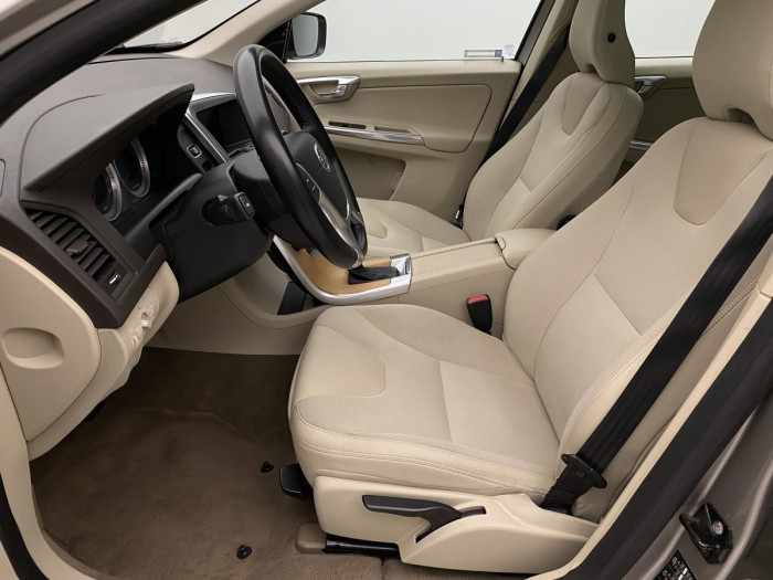 Volvo XC60 D5 AWD MOMENTUM AUT REZERVACE 2.4 d Momentum