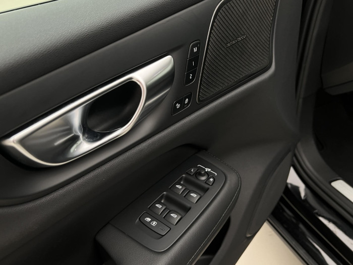 Volvo V60 B4 PLUS DARK AUT 1.maj.