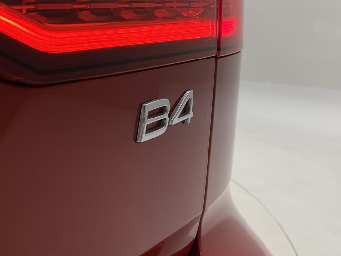 Volvo V60 B4 DARK PLUS AUT CZ