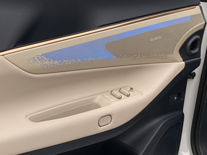 Lynk & Co 08 MORE PHEV