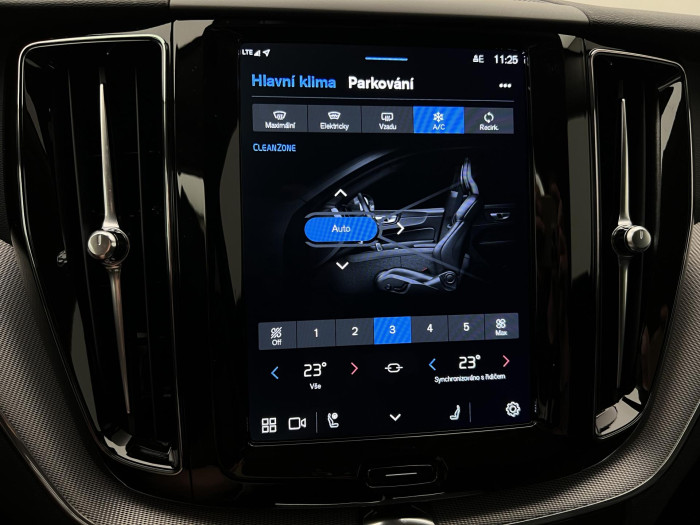Volvo XC60 B4 AWD PLUS DARK AUT 1.maj.