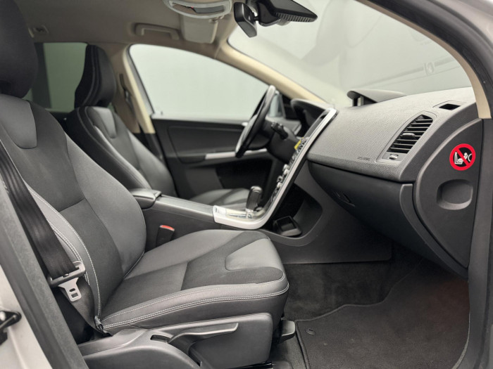 Volvo XC60 D5 AWD MOMENTUM AUT CZ 2.4 d Momentum