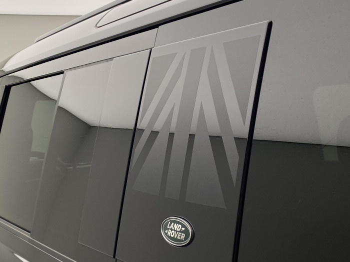 Land Rover Defender D300 HSE AUT AWD REZERVACE 3.0 d