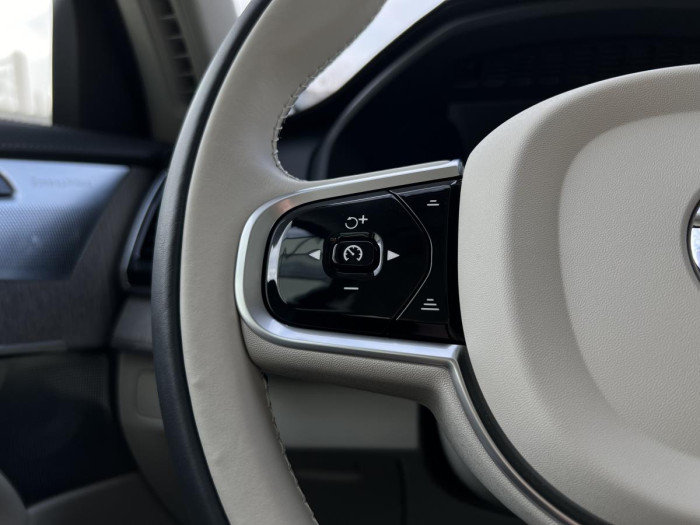 Volvo XC90 T8 AWD ULT. BRIGHT 7MÍSTNÁ Aut