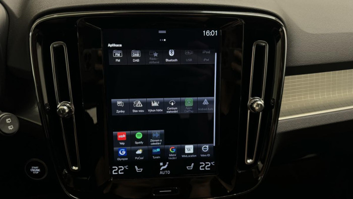 Volvo XC40 B4 AWD MOMENTUM REZERVACE 2.0 Momentum