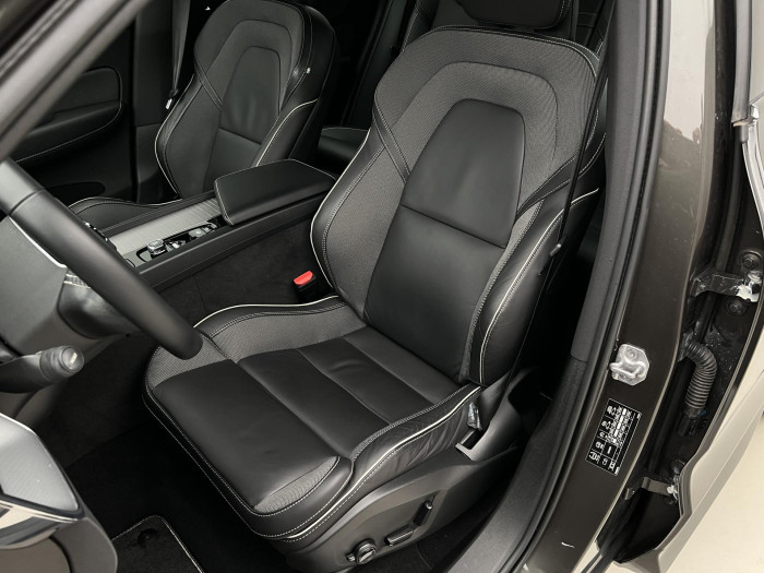 Volvo XC60 B5 AWD R-DESIGN AUT