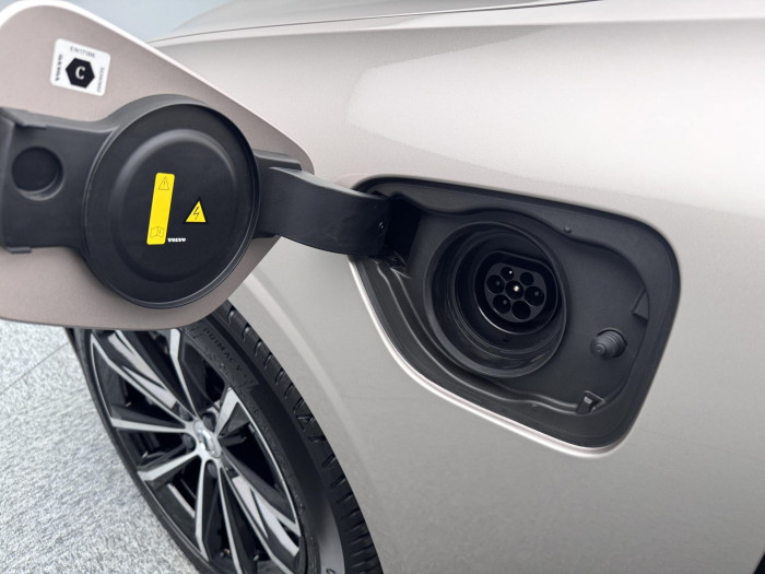 Volvo V60 T6 AWD Plug-in DARK PLUS