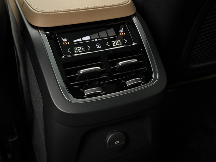 Volvo XC90 T8 AWD RECHARGE ULTIMATE DARK