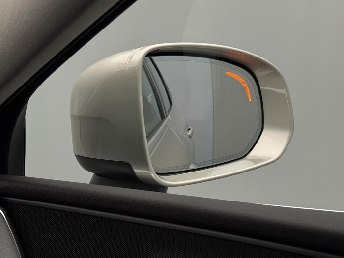 Volvo XC60 B4 MOMENTUM PRO AUT CZ 2.0 Momentum