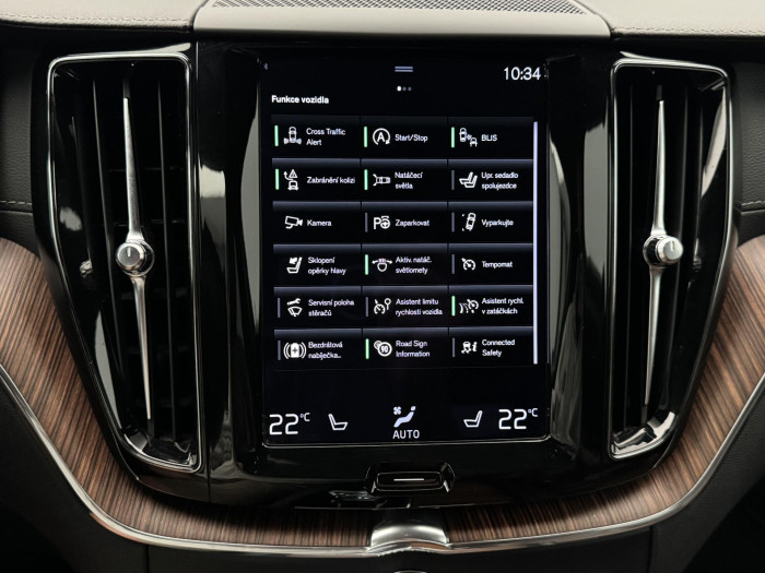 Volvo XC60 B4 AWD MOMENTUM CZ 1.maj 2.0 Momentum