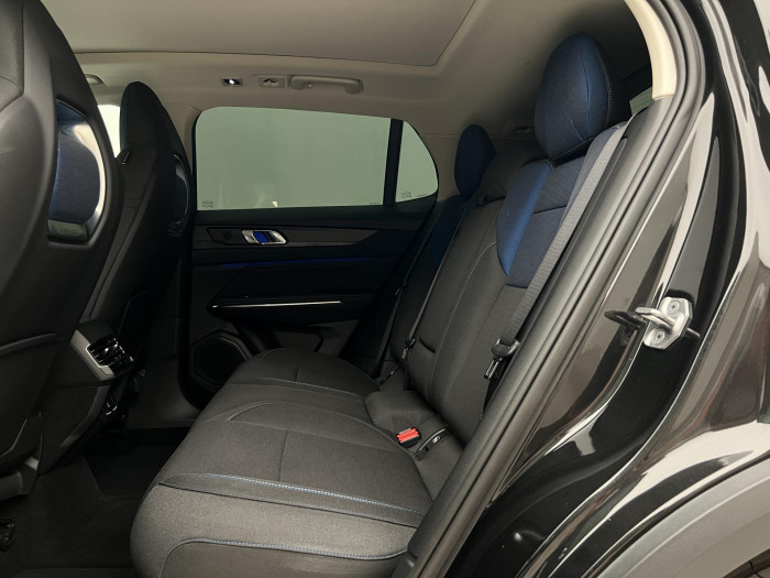 Lynk & Co 01 HEV DCT AUT