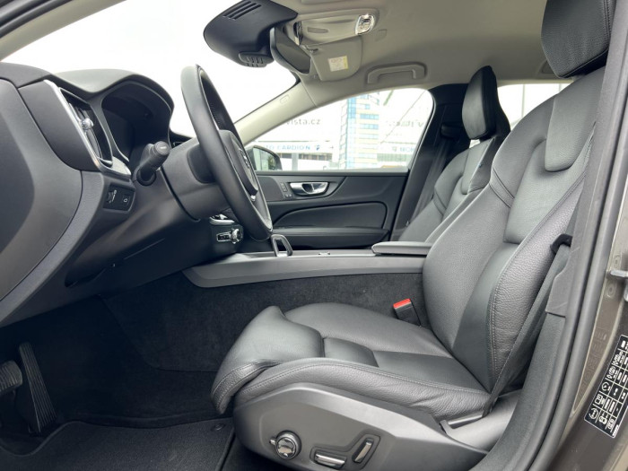 Volvo V60 CROSS COUNTRY B4 AWD Aut 1.maj