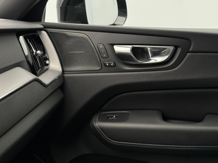 Volvo XC60 B5 AWD R-DESIGN AUT