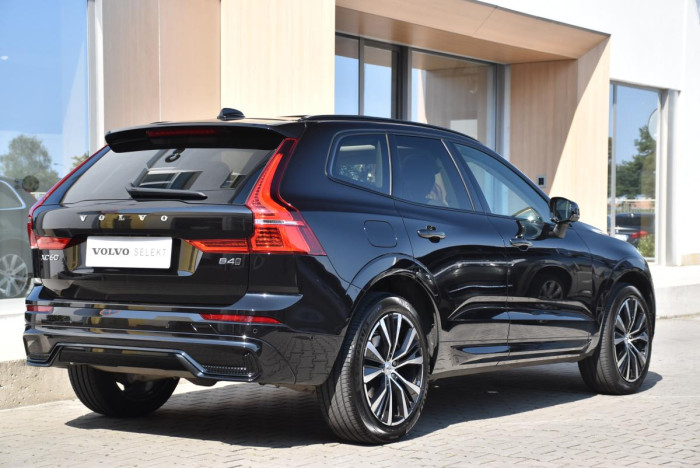 Volvo XC60 B4 AWD ULTIMATE REZERVACE