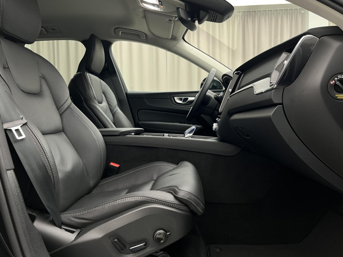 Volvo XC60 B5 AWD PLUS DARK AUT 1.maj.