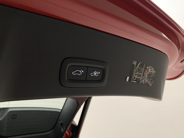 Volvo XC40 B5 AWD R-DESIGN AUT CZ 1.maj.