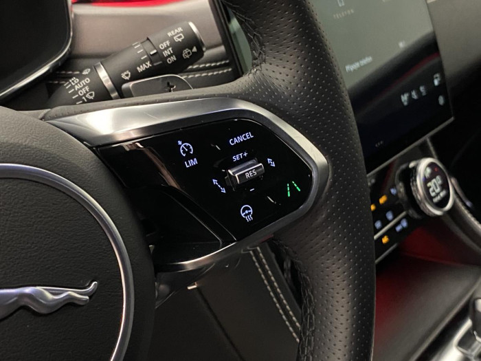 Jaguar F-Pace D200 R-DYNAMIC SE AWD AUT 2.0 d Dynamic SE