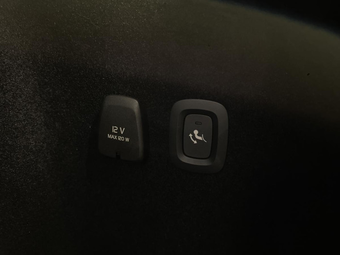 Volvo V60 B4 ULTIMATE DARK AUT REZERVACE
