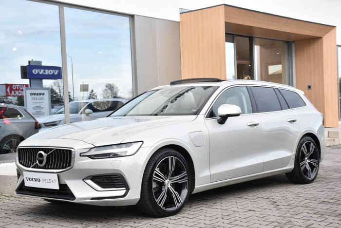 Volvo V60 T6 AWD RECHARGE REZERVACE