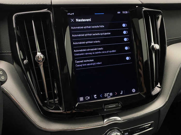 Volvo XC60 B5 AWD R-DESIGN AUT