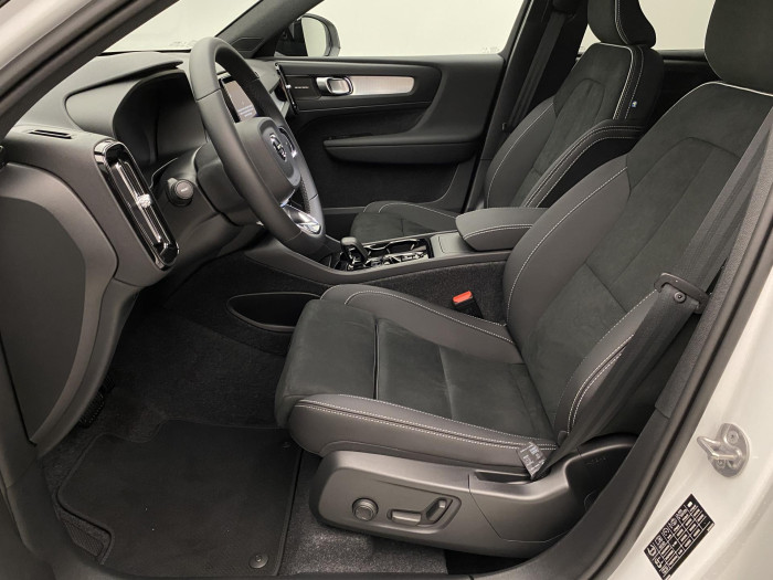 Volvo XC40 B3 AUT PLUS BLACK EDITION