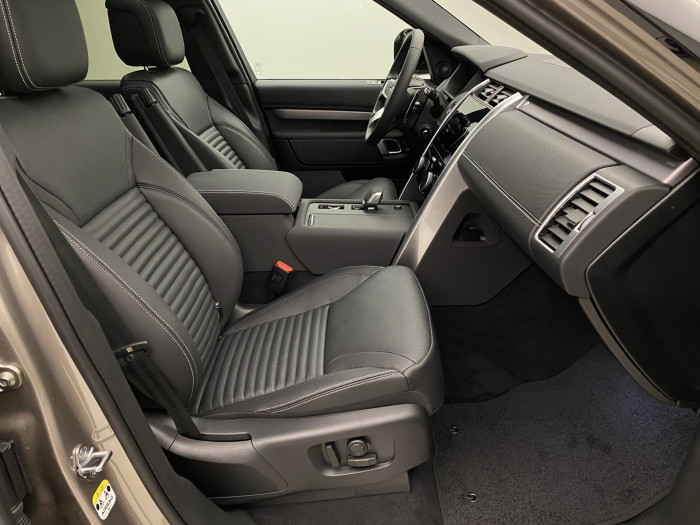 Land Rover Discovery D250 Dynamic SE REZERVACE 3.0 d Dynamic SE