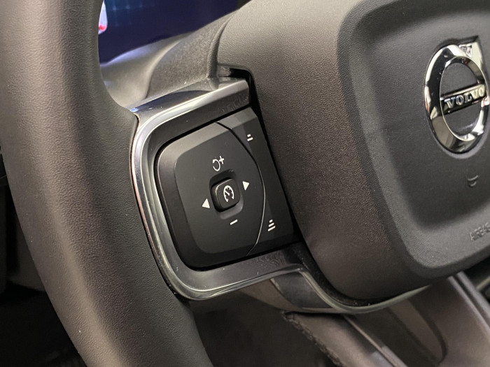 Volvo XC40 B3 DARK PLUS AUT CZ