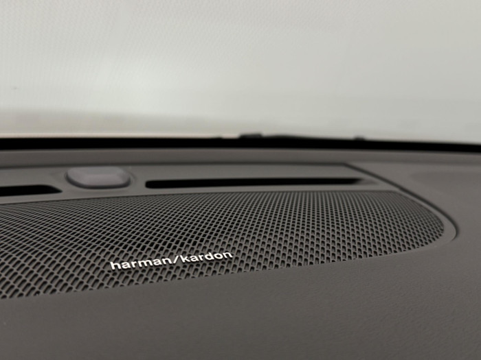 Volvo XC40 B4 ULTIMATE DARK REZERVACE