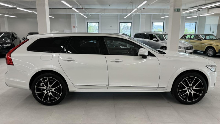 Volvo V90 CC D5 AWD PRO AUT REZERVACE 2.0 d CC CC