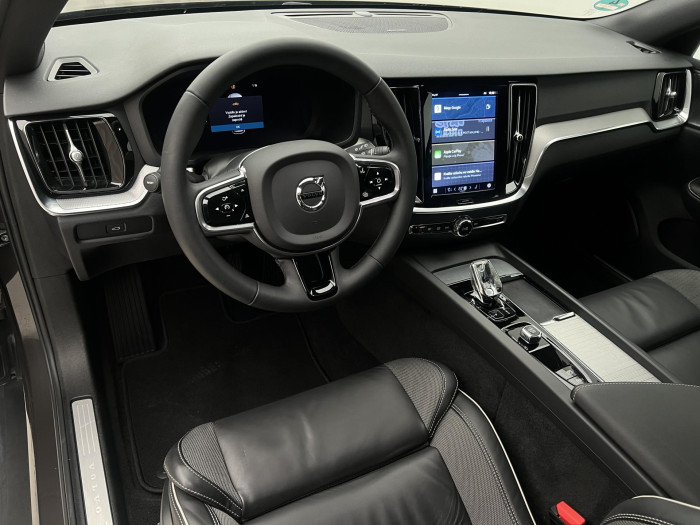 Volvo V60 CC B4 AWD PLUS AUT 1.maj.