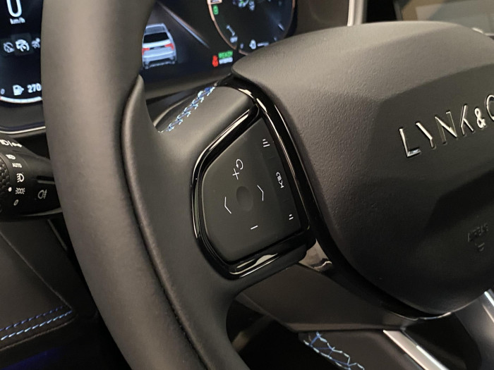 Lynk & Co 01 PHEV DCT AUT 1.maj