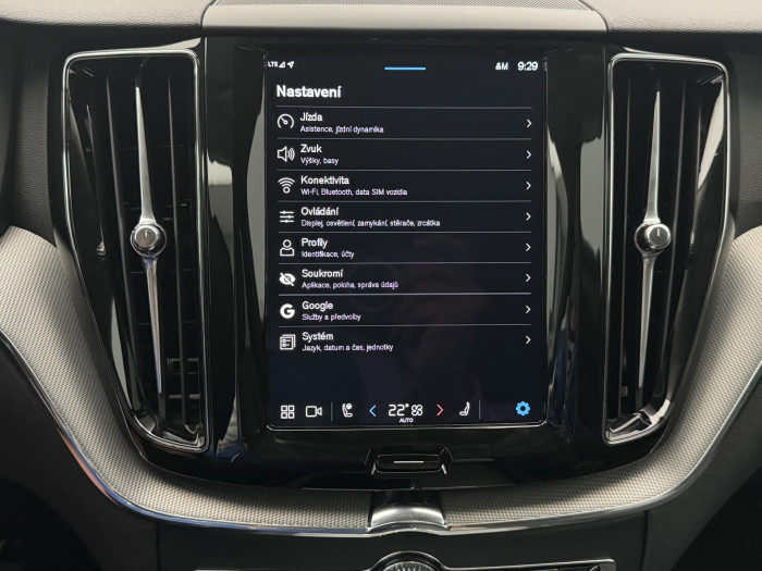 Volvo XC60 B5 AWD DARK PLUS CZ 1.maj