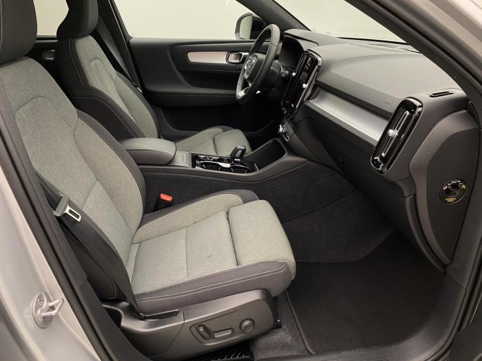 Volvo XC40 B4 DARK PLUS AUT CZ