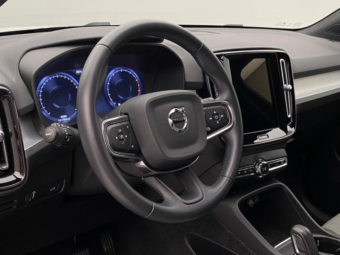 Volvo XC40 B4 MOMENTUM AUT CZ 2.0 Momentum