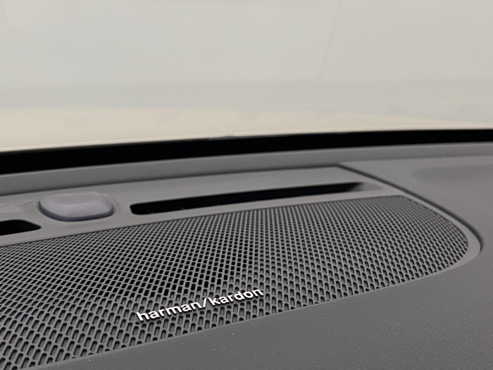 Volvo XC40 B3 DARK PLUS REZERVACE