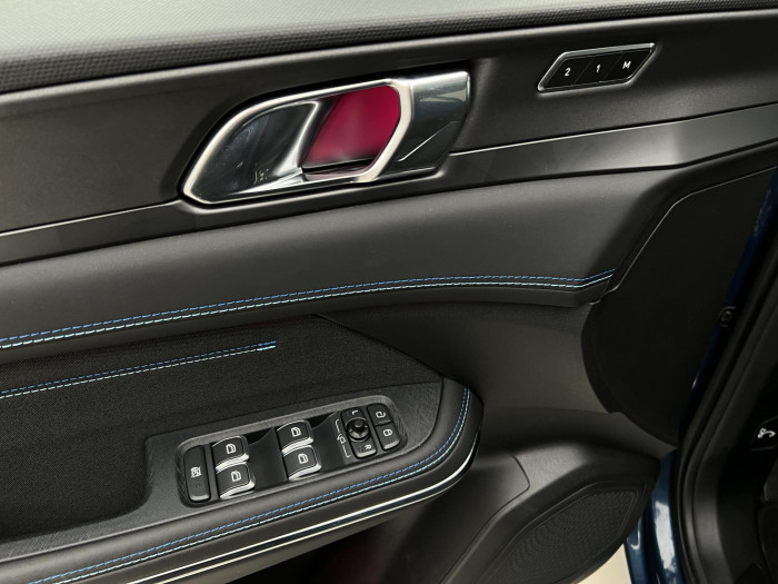 Lynk & Co 01 PHEV DCT AUT 1.maj.