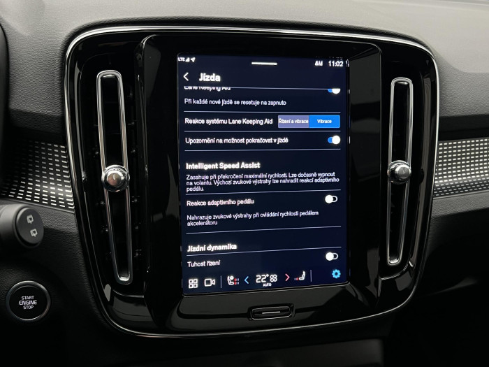 Volvo XC40 B3 ULTRA DARK AUT CZ