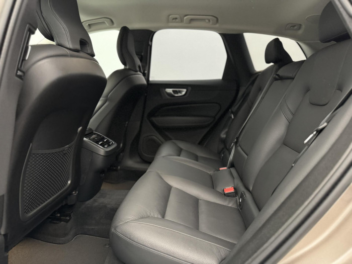 Volvo XC60 B4 AWD PLUS DARK AUT 1. maj
